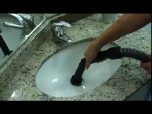 desentupir pia com aspirador
